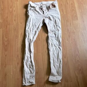 Very good condition. Just wrinkled from the drawer